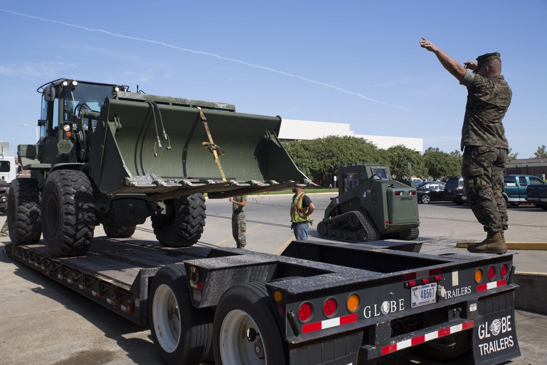 Marines with Combat Logistics Battalion 26, from Marine Corps Base Camp Lejeune, N.C., load heavy equipment onto trailers at Camp Allen, Norfolk, Va., Aug. 30. The Marines are preparing to travel aboard the USS Kearsarge (LHD-3) to assist with Hurricane Harvey relief efforts in Texas. (Official photo by MSgt Ryan O’Hare/Released)