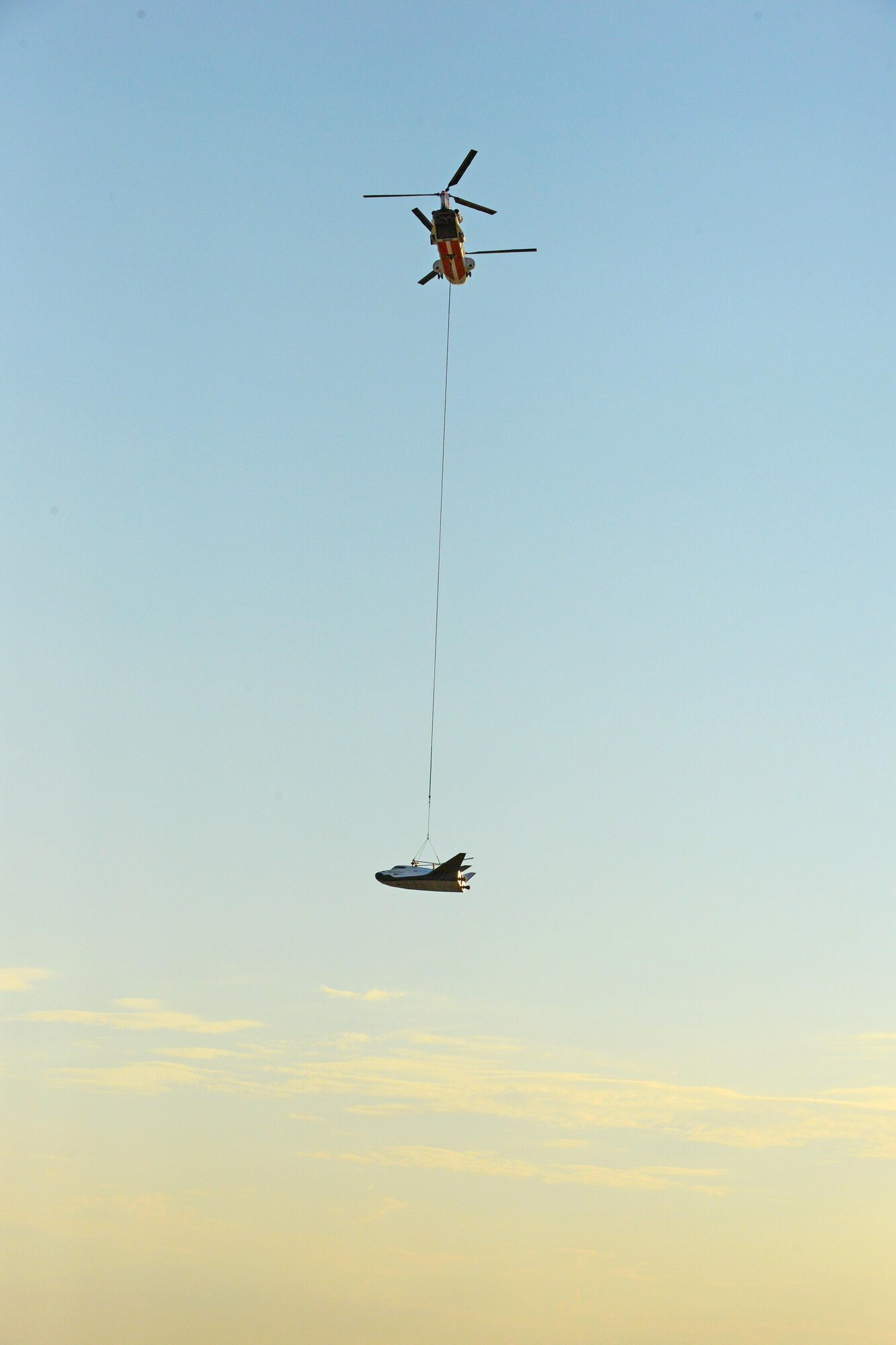 A Columbia Helicopters Model 234-UT Chinook helicopter carries the Dream Chaser over Edwards for a captive carry test Aug. 30. The test was part of the spacecraft’s Phase Two flight test efforts to advance the orbiter closer to space flight. (U.S. Air Force photo by Kenji Thuloweit)