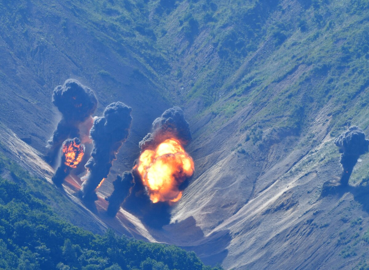 米軍　海兵隊　TERMINAL　TELEGRAPH　TH-5/TG　ジャンク DVIDS - Images - USS Chancellorsville Rear Admiral Wikoff