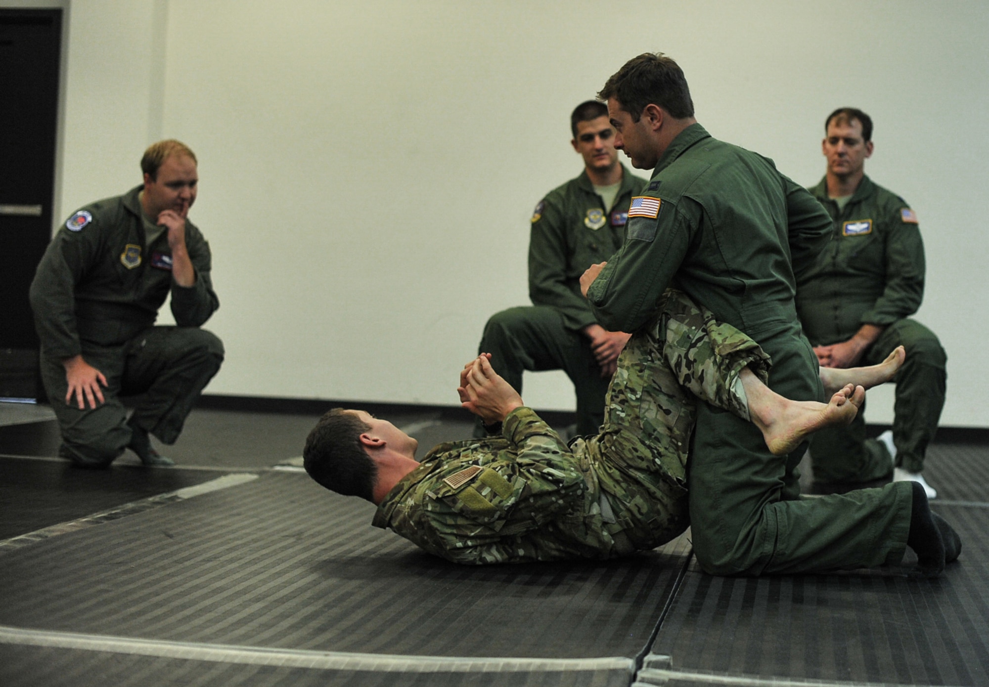 Airmen learn combatives