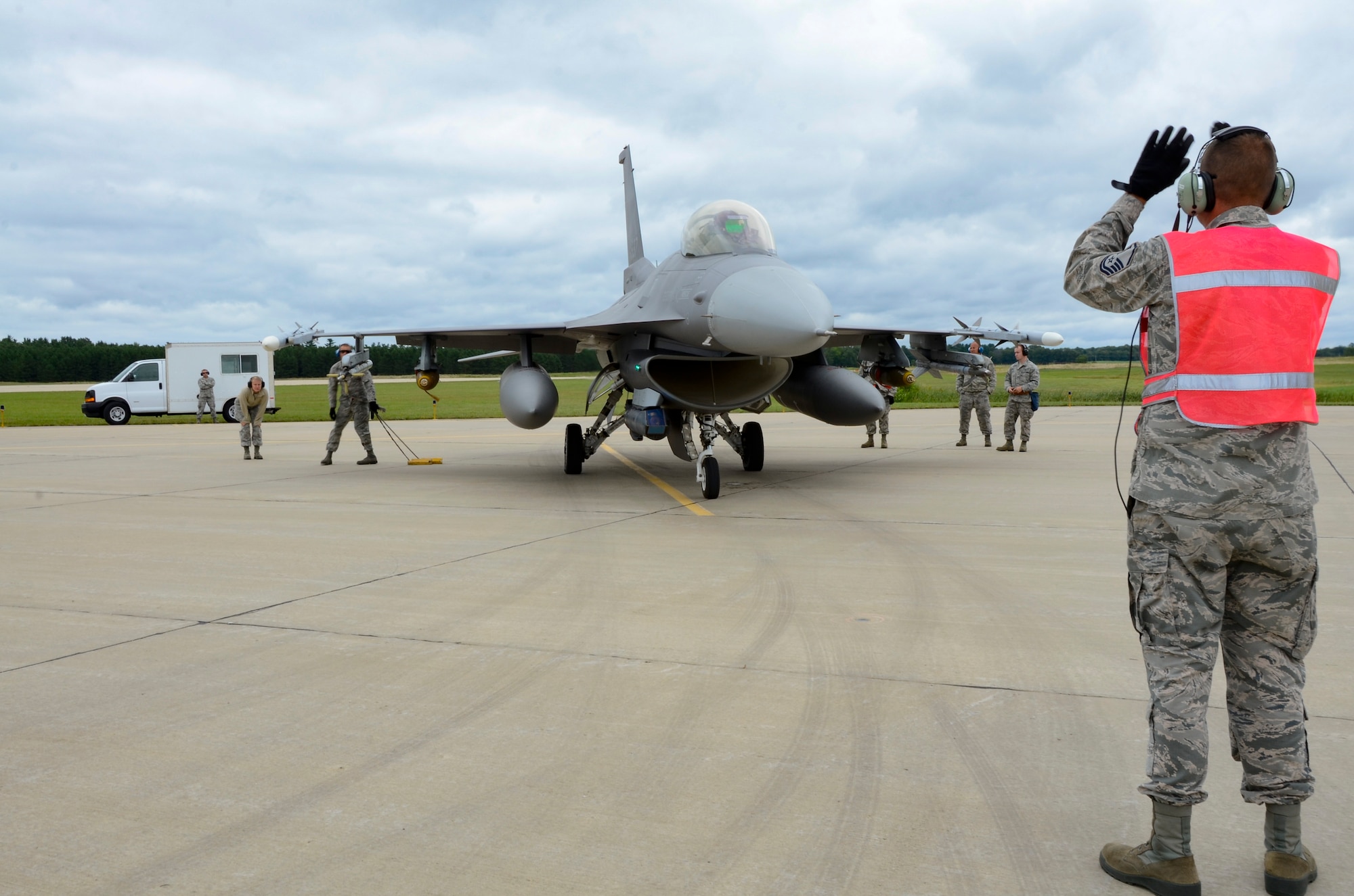 Master Sgt. Mike Rollag, 114th Fighter Wing crew chief, marshals a U.S. Air Force F-16 Fighting Falcon into last chance inspection at Volk Field, WI, Aug 11, 2017.
