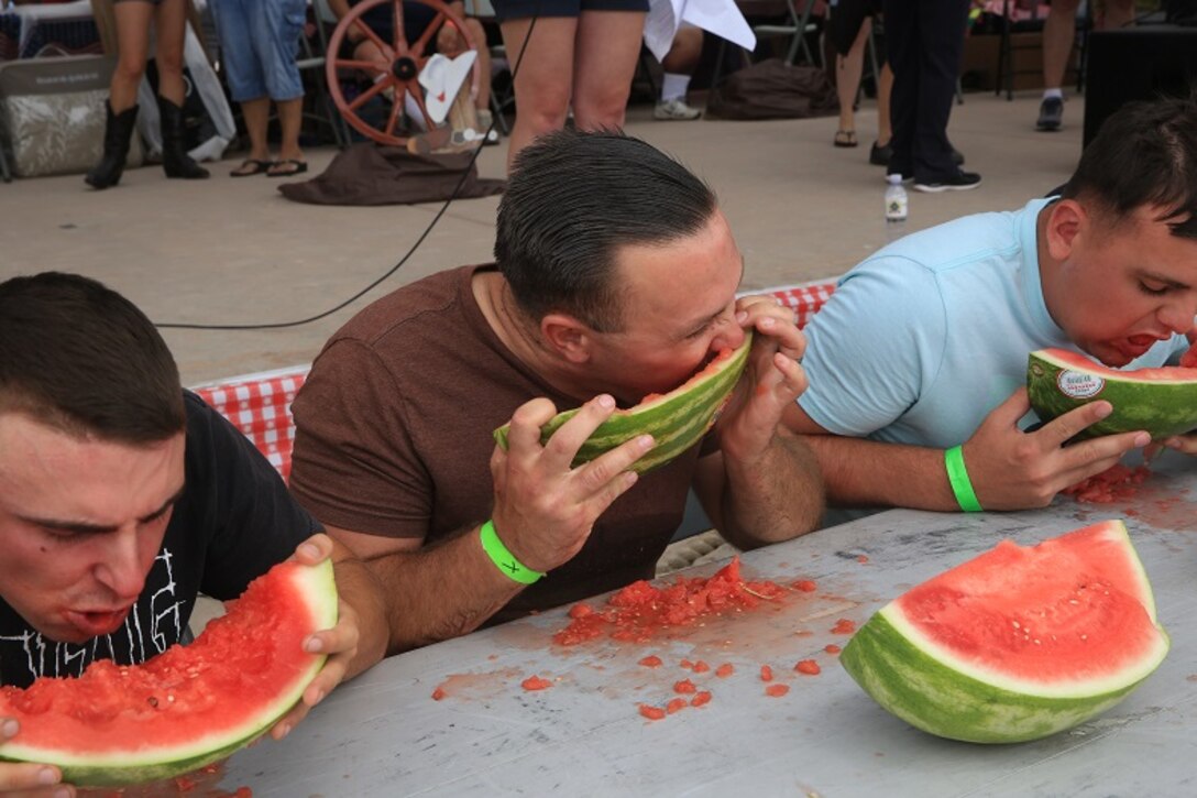 On 12 August 2017, the Marines, Sailors and families of 3d Assault Amphibian Battalion enjoyed some fun in the sun during the annual Gator Bash celebration. Service members and their families competed for thousands of dollars of donated items in watermelon eating contests, dance
competitions, and more. Special guests included Commanding General of 1st Marine Division, Major General Eric M. Smith and his wife Trish, as well as Congressman Darrell Issa of California's 49th District.