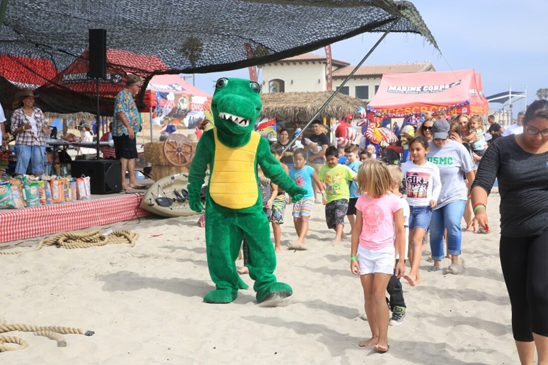 On 12 August 2017, the Marines, Sailors and families of 3d Assault Amphibian Battalion enjoyed some fun in the sun during the annual Gator Bash celebration. Service members and their families competed for thousands of dollars of donated items in watermelon eating contests, dance
competitions, and more. Special guests included Commanding General of 1st Marine Division, Major General Eric M. Smith and his wife Trish, as well as Congressman Darrell Issa of California's 49th District.