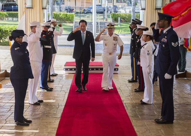 CAMP H.M. SMITH, Hawaii (Aug.31, 2017) – Commander, U.S. Pacific Command (PACOM) Adm. Harry Harris and Republic of Korea (ROK) Minister of National Defense Song Young-moo, render their salutes during an honors ceremony at PACOM headquarters. Harris and Minister Song discussed ROK-U.S. coordination measures to effectively respond to provocations on the Korean Peninsula.