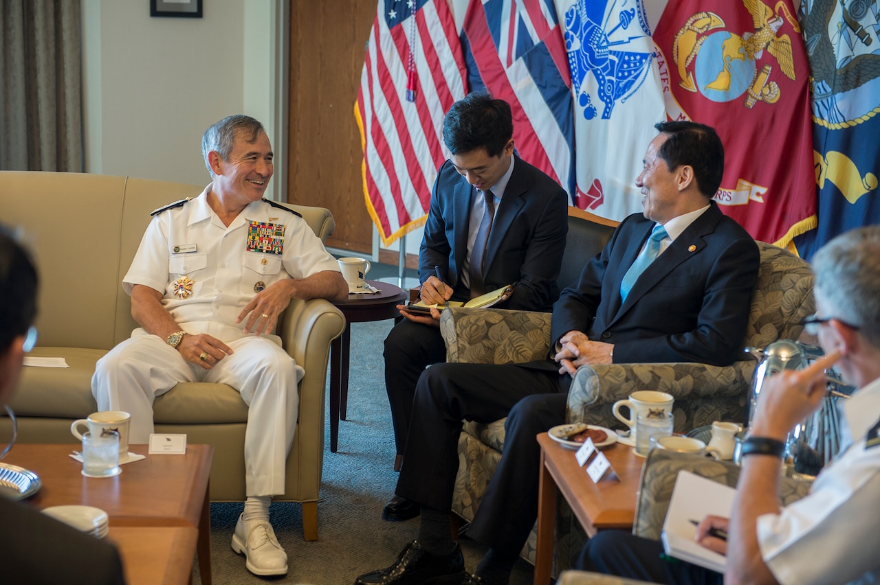 CAMP SMITH, Hawaii (Aug.31, 2017) – Commander, U.S. Pacific Command (PACOM) Adm. Harry Harris met with Republic of Korea (ROK) Minister of National Defense Song Young-moo at PACOM headquarters. Harris and Minister Song discussed ROK-U.S. coordination measures to effectively respond to provocations on the Korean Peninsula. (U.S. Navy photo by Mass Communication Specialist 2nd Class Robin W. Peak/Released)