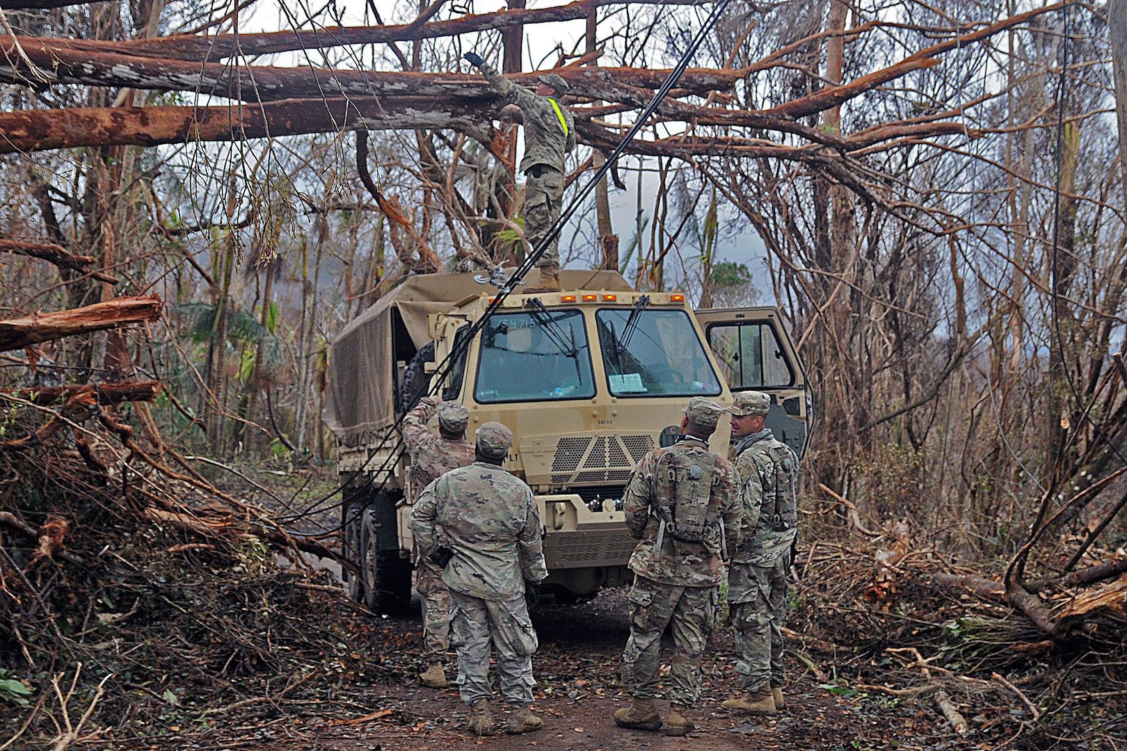 Puerto Rico Soldiers clear roadway