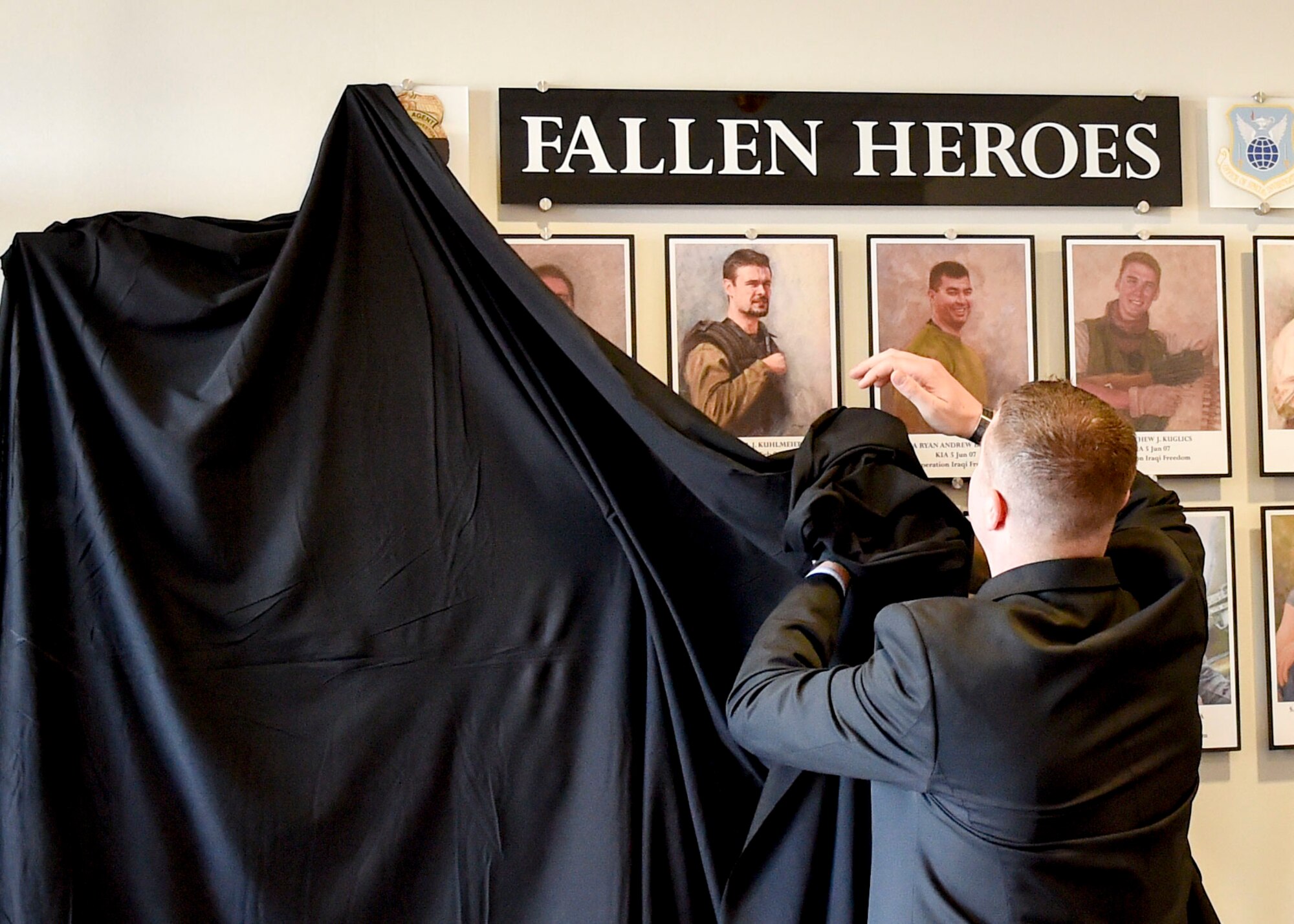Special Agent John Driscoll, Air Force Office of Special Investigations (AFOSI) operating location chief here, gives opening remarks at a dedication ceremony for a memorial wall, Nov. 29, 2017