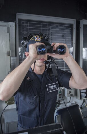 USS Lake Erie Arrives in Hawaii