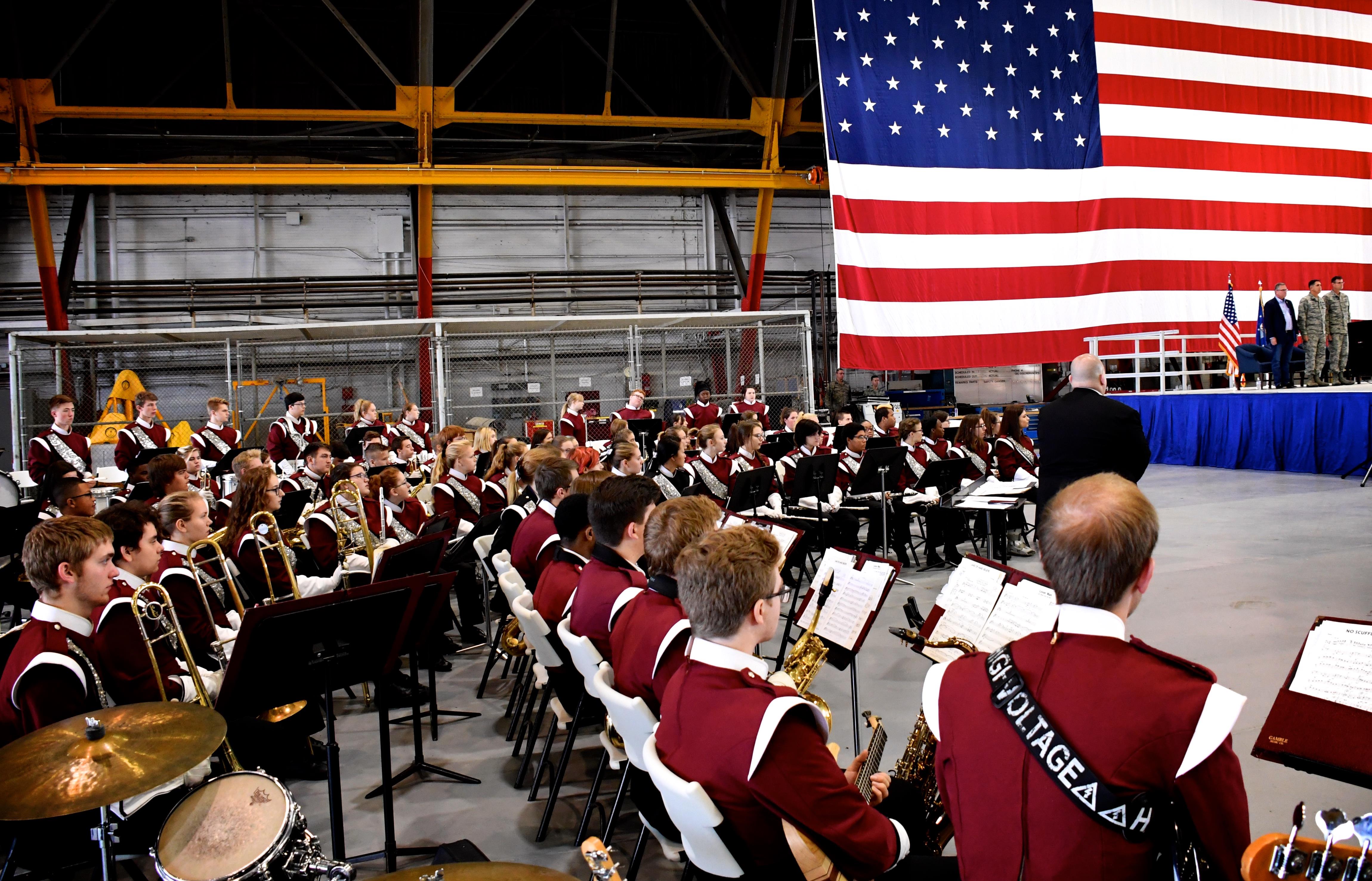 932nd Airlift Wing and community thank deployers > 932nd Airlift Wing