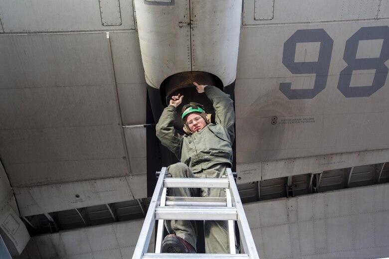 VMGR-152 descends on California ready to conquer El Centro Horizon