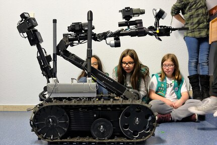 Army Reserve Soldiers help Girl Scouts learn about robots