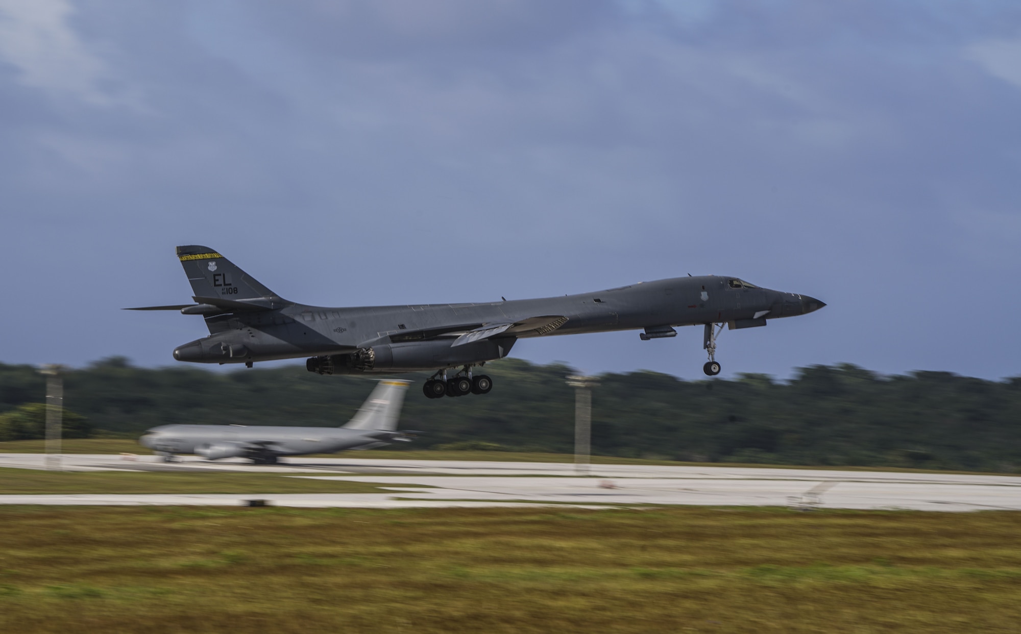 A U.S. Air Force B-1B Lancer, assigned to the 37th Expeditionary Bomb Squadron, deployed from Ellsworth Air Force Base (AFB), South Dakota, lands at Andersen AFB, Guam, Dec. 4, 2017.