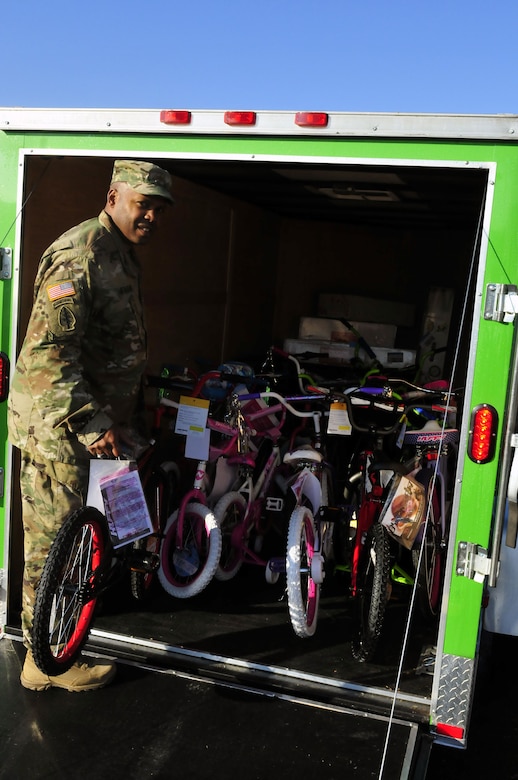 316th ESC Soldiers collect toys, food, and give time for charities