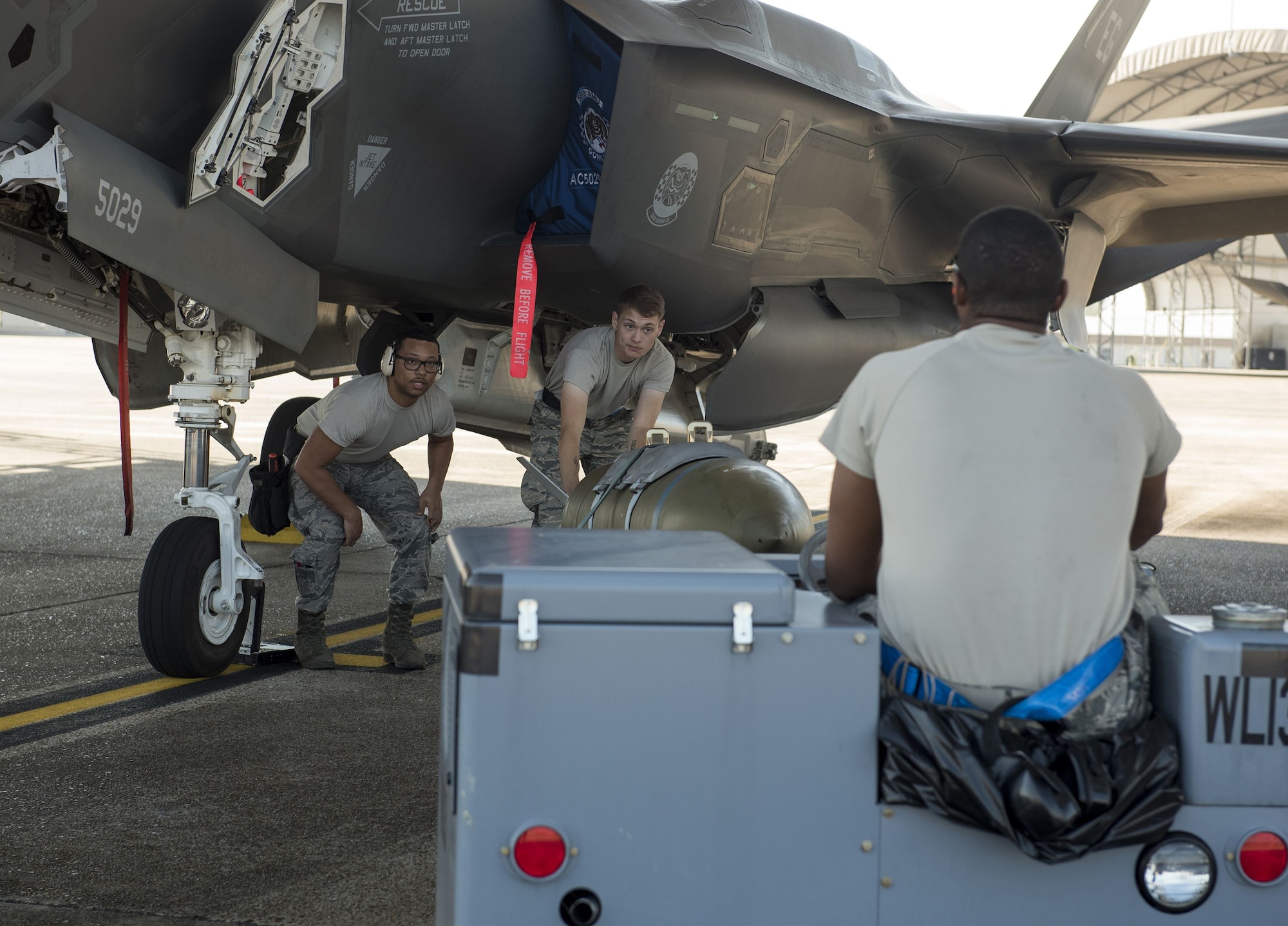 Fast and efficient weapons loaders