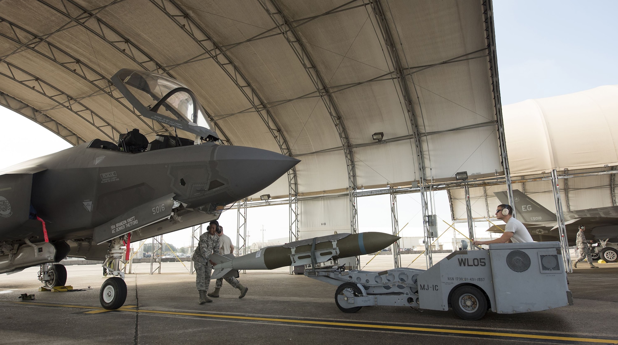 Fast and efficient weapons loaders