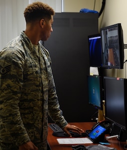 Staff Sgt. Damien Chilton, 628th Air Base Wing Executive Support Services noncommissioned officer in charge, sets up the audio and visual displays prior to a scheduled briefing at Joint Base Charleston, S.C., Dec, 4, 2017.