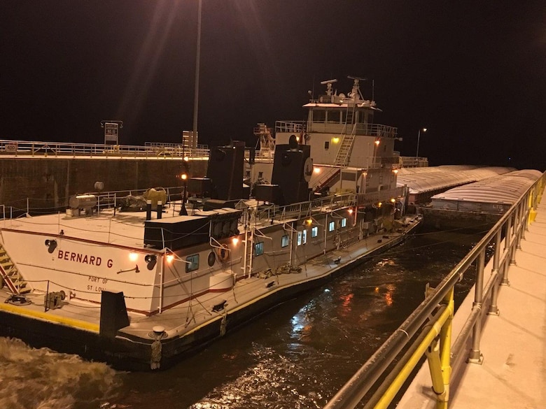 Tow boat in a lock chamber