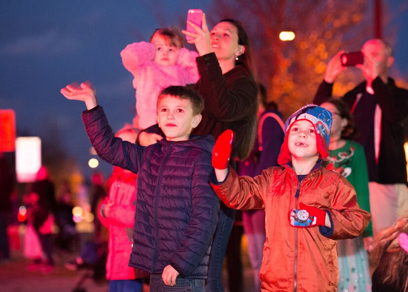 Team Dover family members watch the 2017 Dover Air Force Base Holiday Parade Dec. 5, 2017, at the Eagle Heights family housing on Dover Air Force Base, Del.