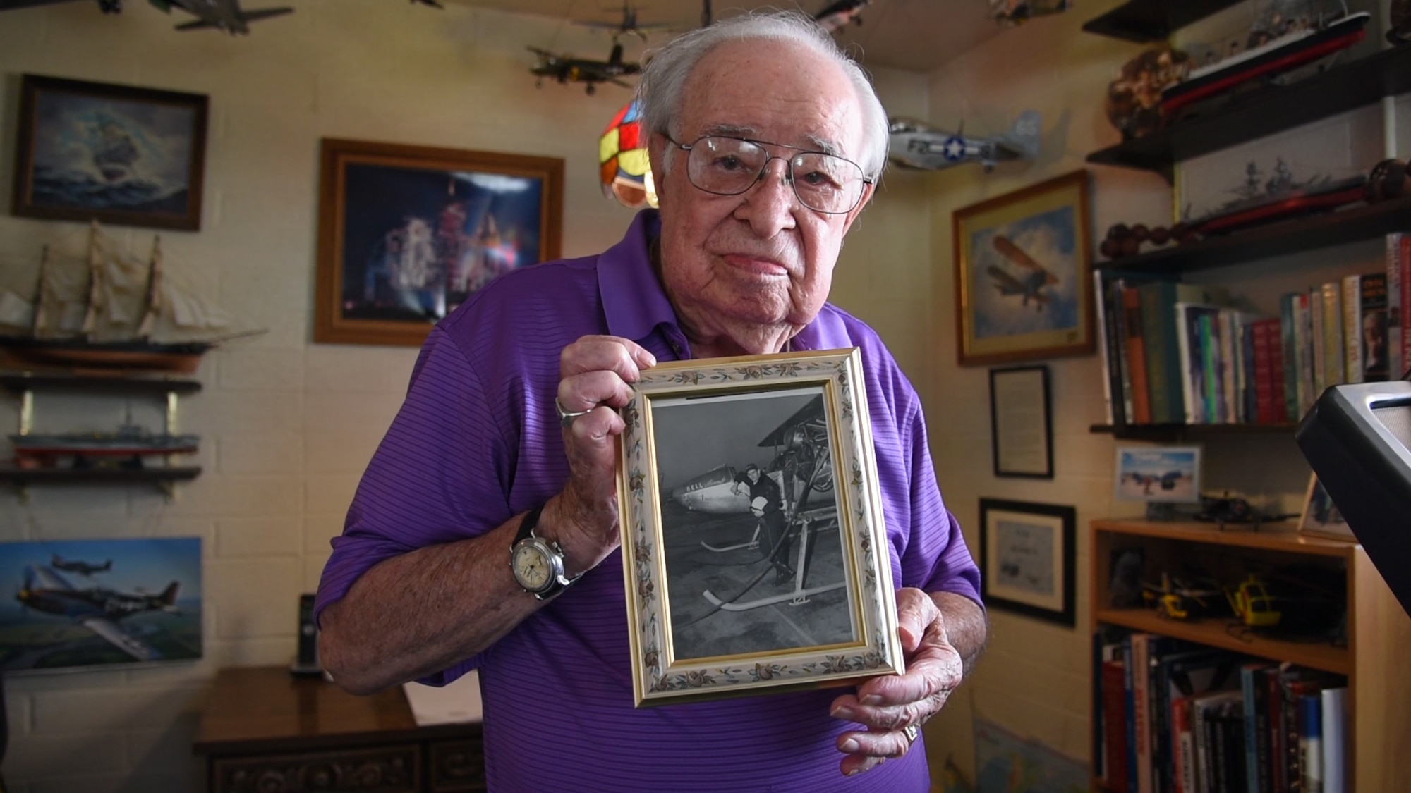 James D. Smith was a reservist in the US Navy when the Japanese attacked Pearl Harbor. After being called into active service, he arrived to the Hawaiian islands 4 days after the event. Here is his recollection of what he saw during his time there.