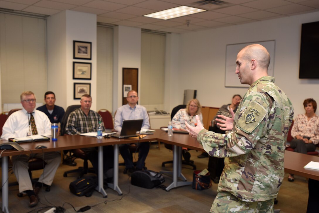 Col. Paul Kremer, U.S. Army Corps of Engineers Great Lakes and Ohio River Division acting commander, shares his leadership perspective with supervisors participating in the Supervisor Training Program during a visit to the Nashville District Headquarters in Nashville, Tenn., Dec. 6, 2017. (USACE photo by Lee Roberts)