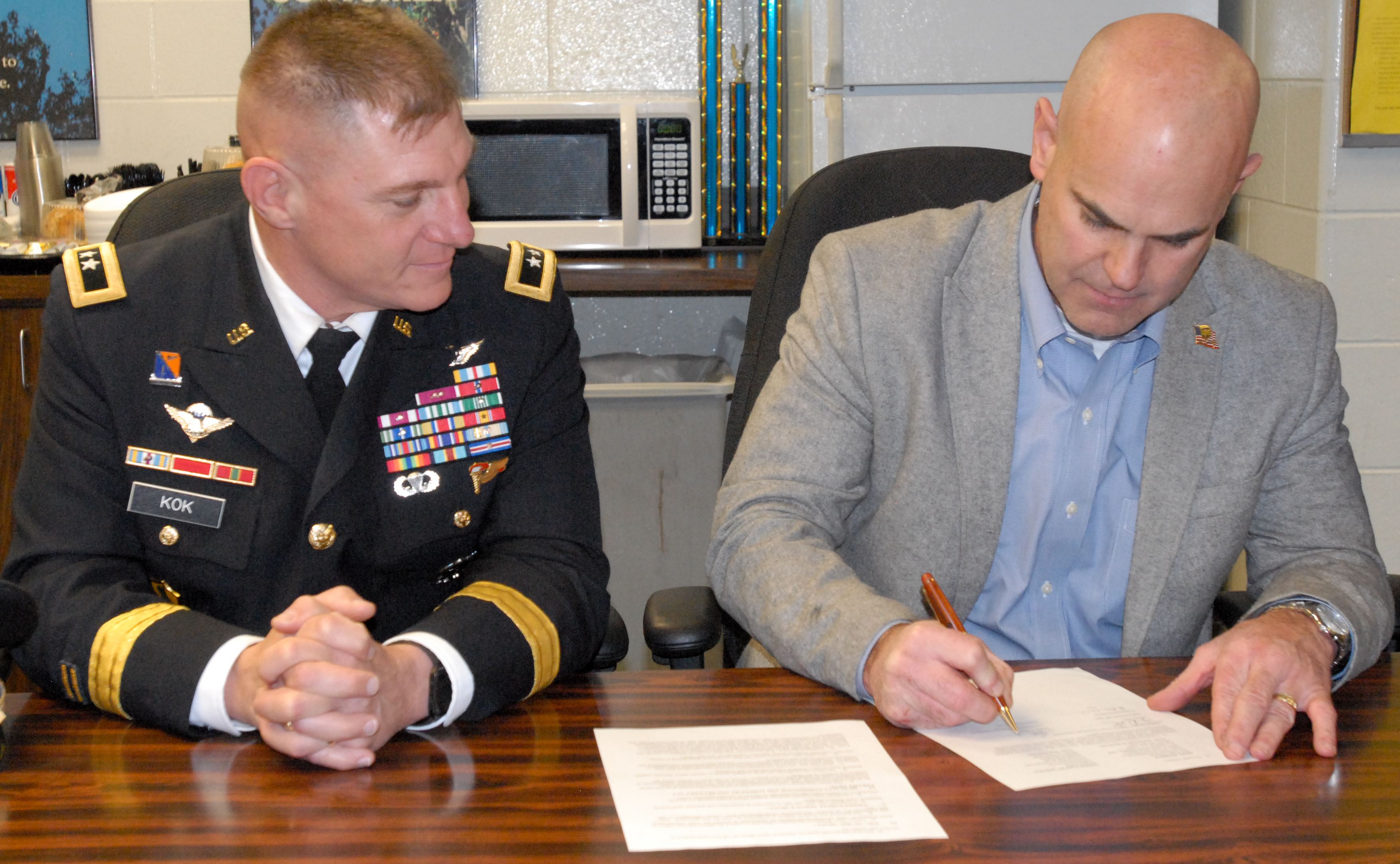 Army Reserve UPS Sign Private Public Partnership Agreement