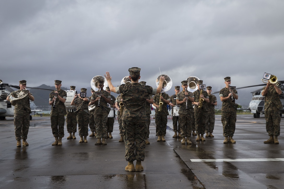 U.S. Marines with the Marine Corps Forces, Pacific band perform during the Marine Heavy Helicopter Squadron 463 Change of Command aboard Marine Corps Base Hawaii, Dec. 1, 2017. Lt. Col. Eric D. Purcell relinquished command of the squadron to Lt. Col. Kevin G. Hunter during the ceremony. (Marine Corps Photo by Sgt. Alex Kouns/Released)
