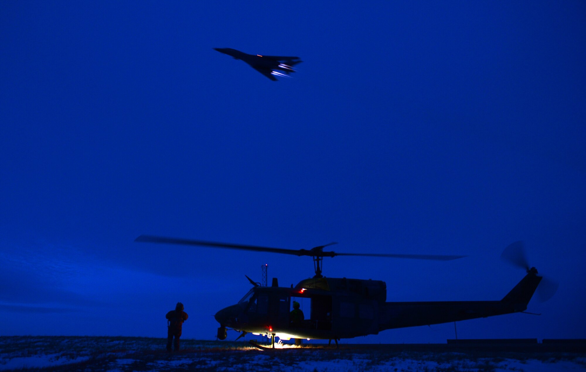 During the training, the Joint Terminal Attack Controllers from the United Kingdom’s Royal Air Force, switched back and forth between the different aircraft, relaying targets to both of them at the same time.