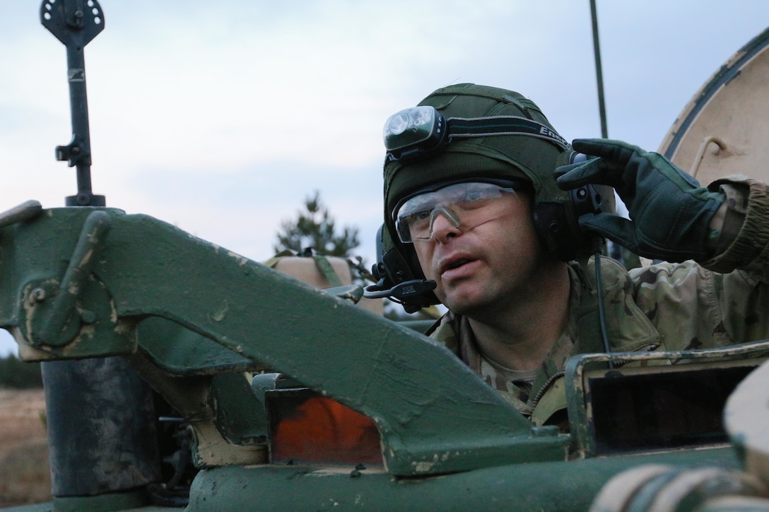 Soldiers participate in tank training