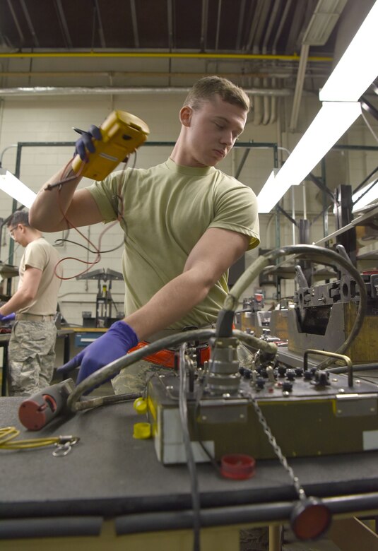 5 MUNS: Armament systems maintainers help keep bombs on target > Air ...