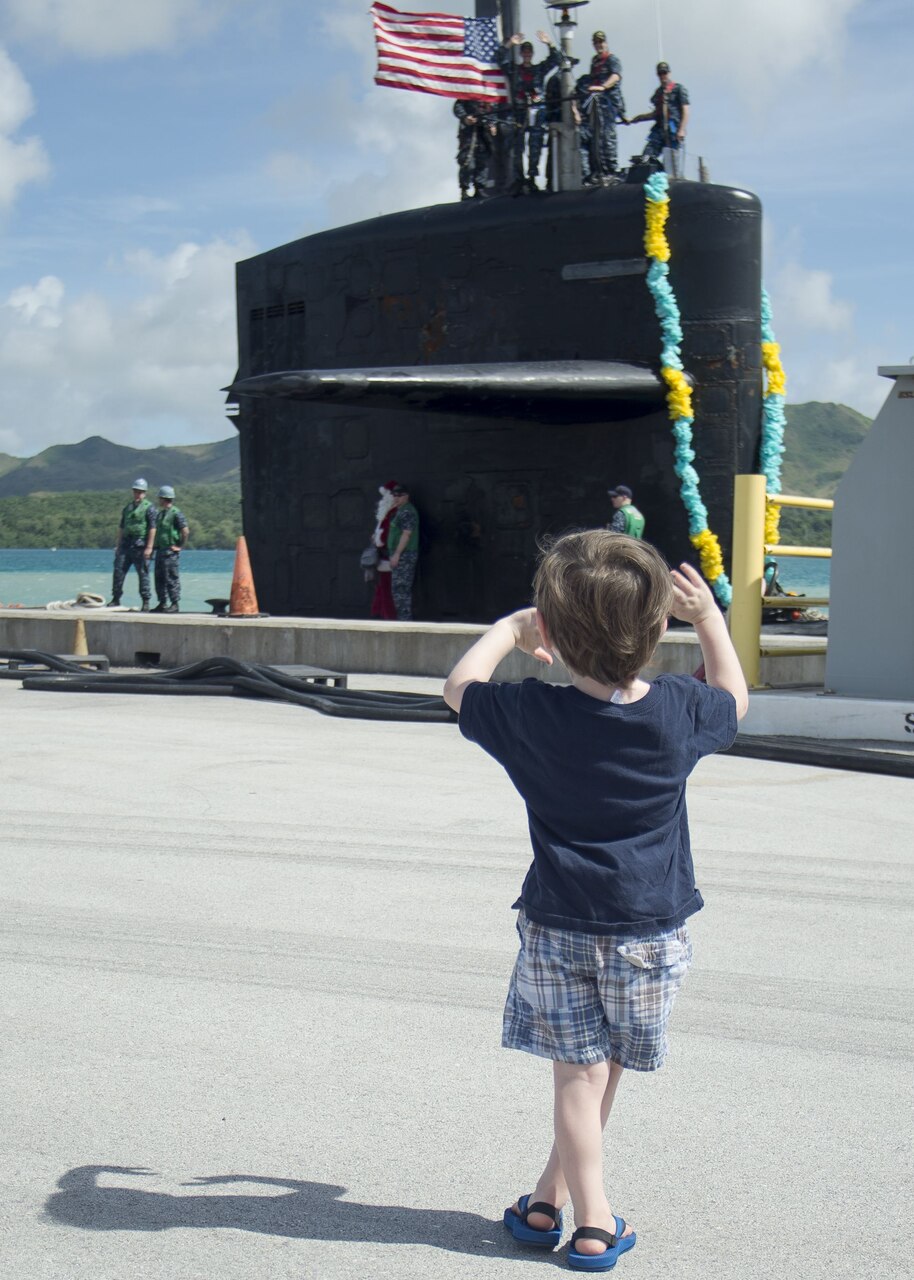 (U.S. Navy photo by Culinary Specialist Submarines Seaman Jonathan Perez/RELEASED)