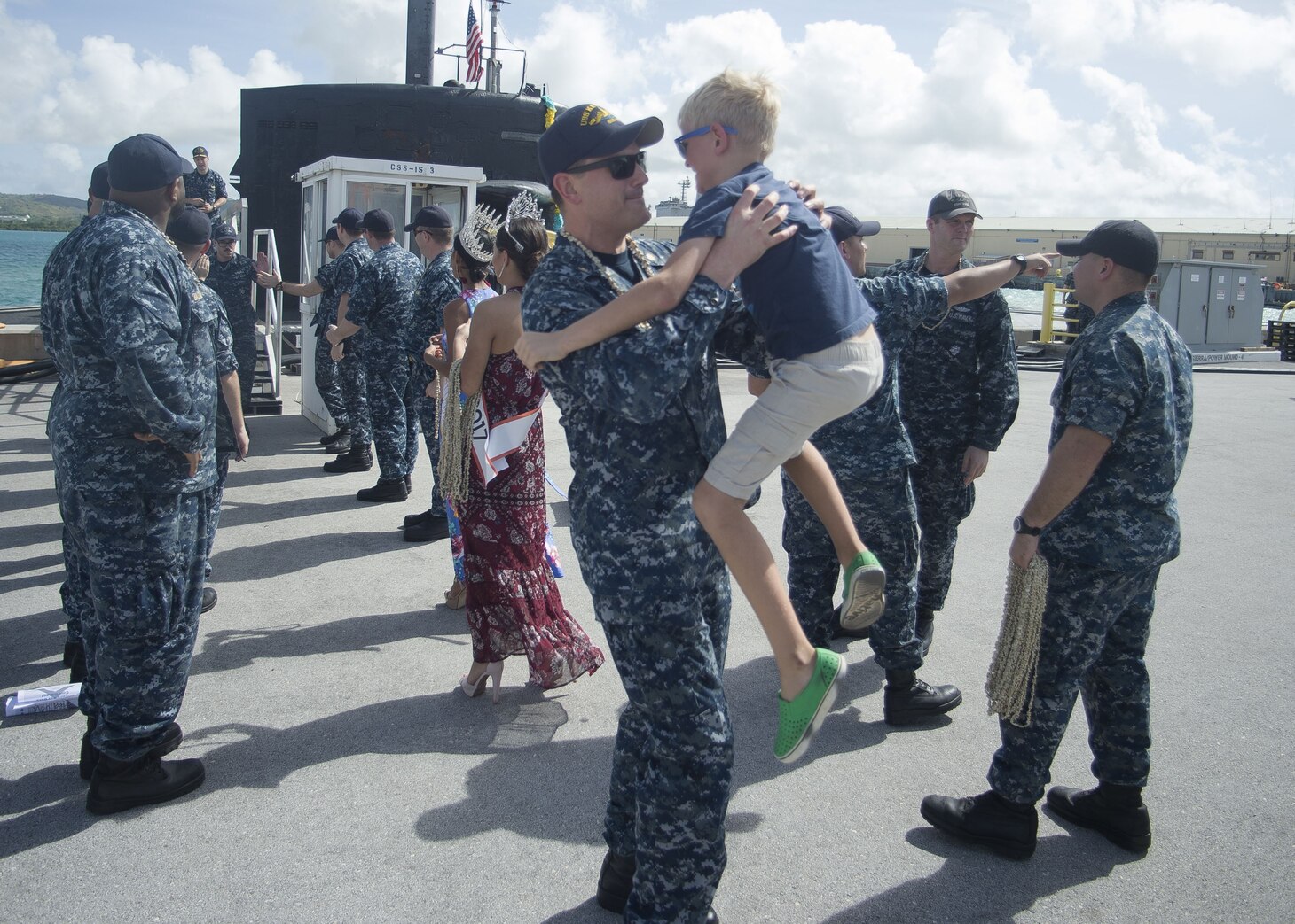 (U.S. Navy photo by Culinary Specialist Submarines Seaman Jonathan Perez/RELEASED)