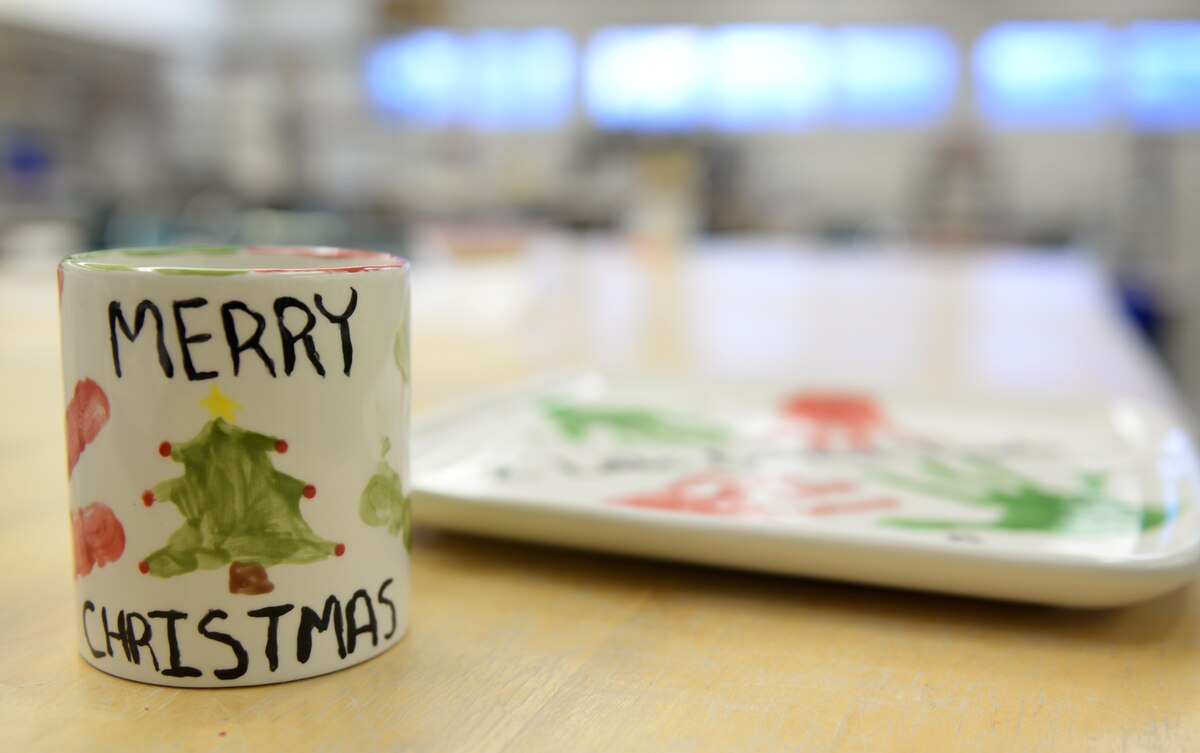 Deck the halls with arts and crafts > Joint Base Elmendorf