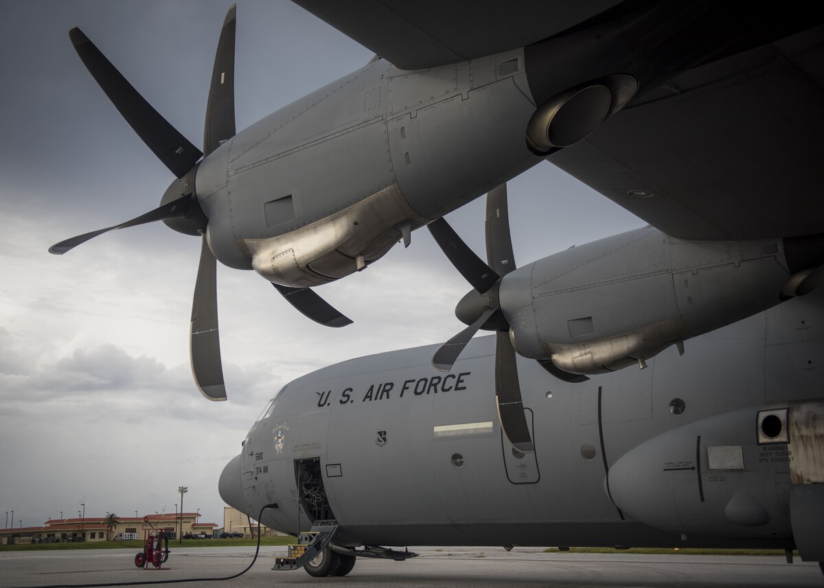 C-130 ポスター C-130J – Squadron Graphics