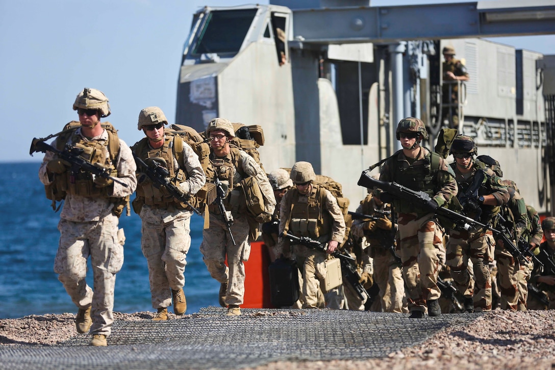 U.S. Marines with the 15th Marine Expeditionary Unit and French Navy sailors arrive at Arta Beach, Djibouti, while conducting amphibious training during Alligator Dagger. Alligator Dagger, led by Naval Amphibious Force, Task Force 51/5th Marine Expeditionary Expedition Brigade, is a dedicated, bilateral combat rehearsal that combines U.S. and French forces to practice, rehearse and exercise integrated capabilities available to U.S. Central Command both afloat and ashore.