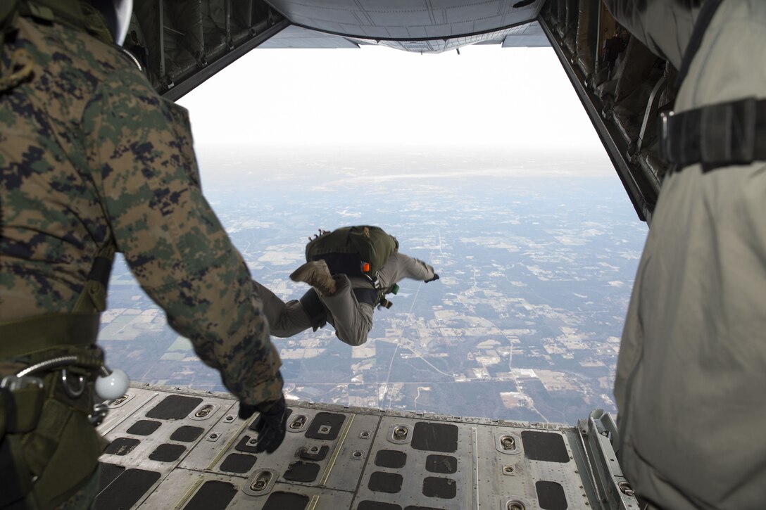 Marines with 3rd Force Reconnaissance Company, 4th Marine Division, Marine Forces Reserve, perform a free fall jump at Stennis Space Center in Hancock County, Mississippi, Dec. 14, 2017.