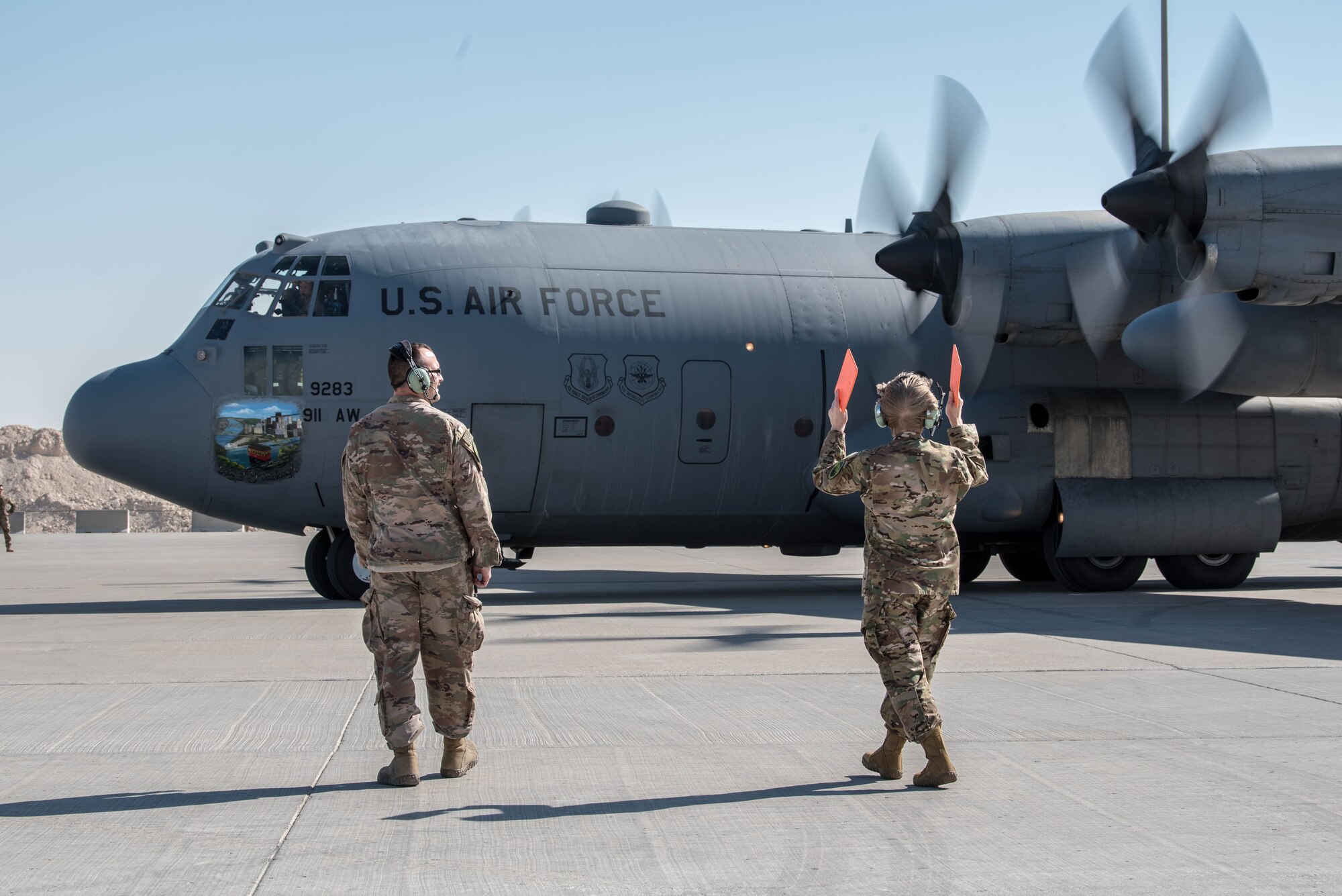 Commander of the Air Force Reserve Command visits AUAB