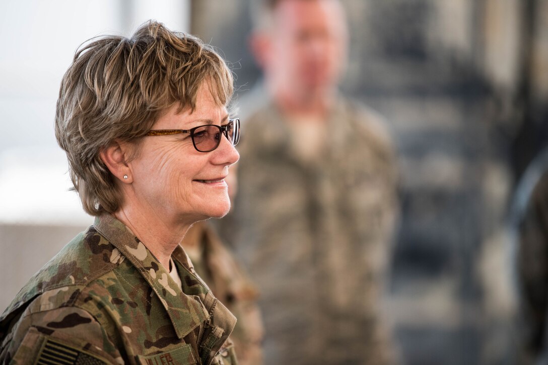 Commander of the Air Force Reserve Command visits AUAB