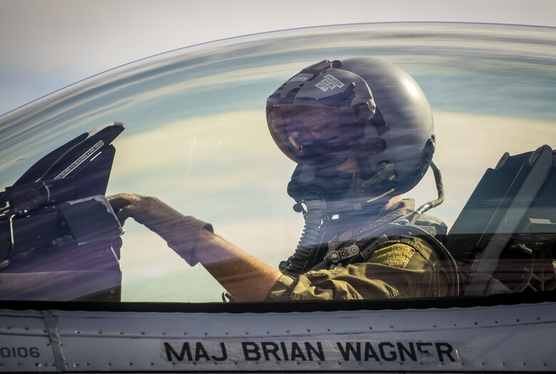 F-16 hot pitting