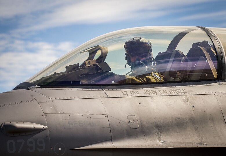 F-16 hot pitting