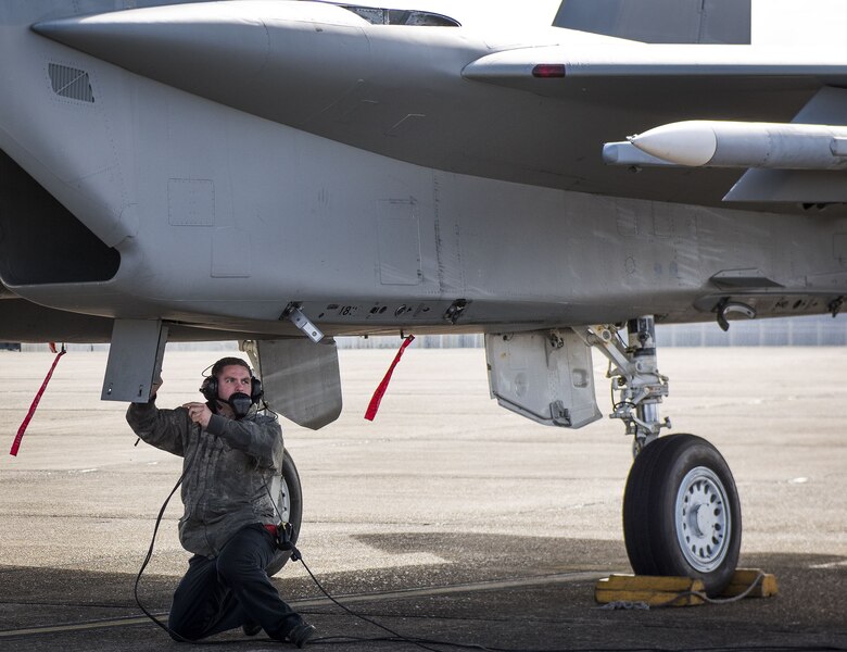 F-15 hot pitting