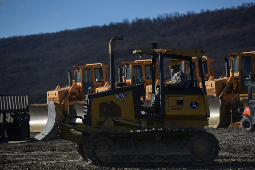 Engineering Installation Airmen conduct vehicle training class