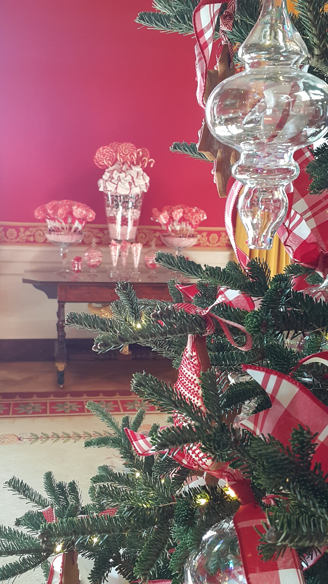 Holiday decorating at the White House