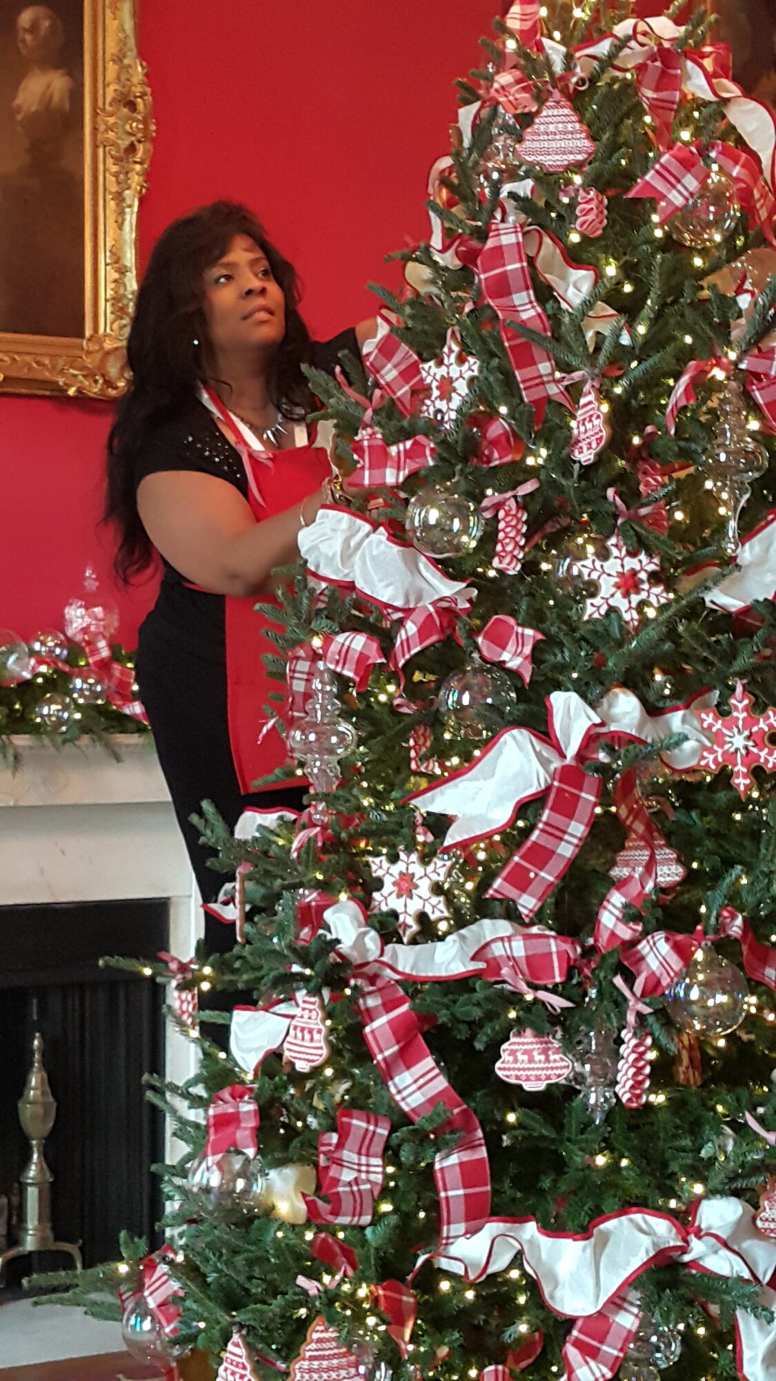 Holiday decorating at the White House