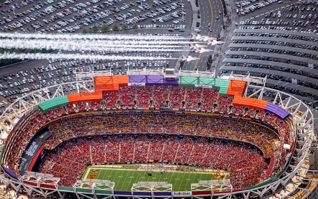 Thunderbirds fly over FedEx Field > Joint Base Andrews 