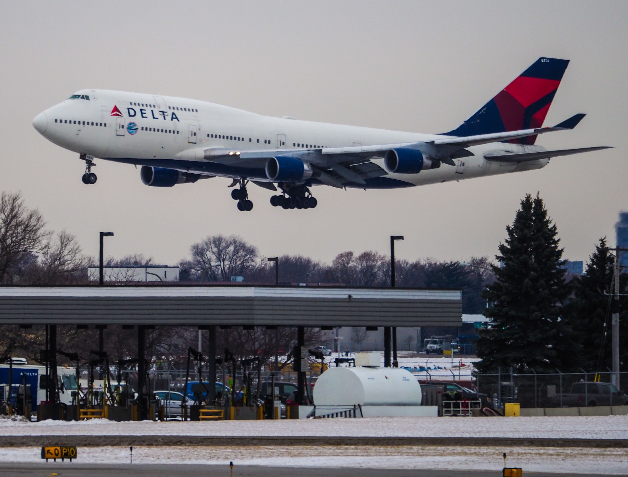 The last Delta 747 performs a go-around before its final landing at Minneapolis-St Paul International Airport Dec. 20.  The plane will be retired after returning to Atlanta later today. (Air Force Photo/Paul Zadach)