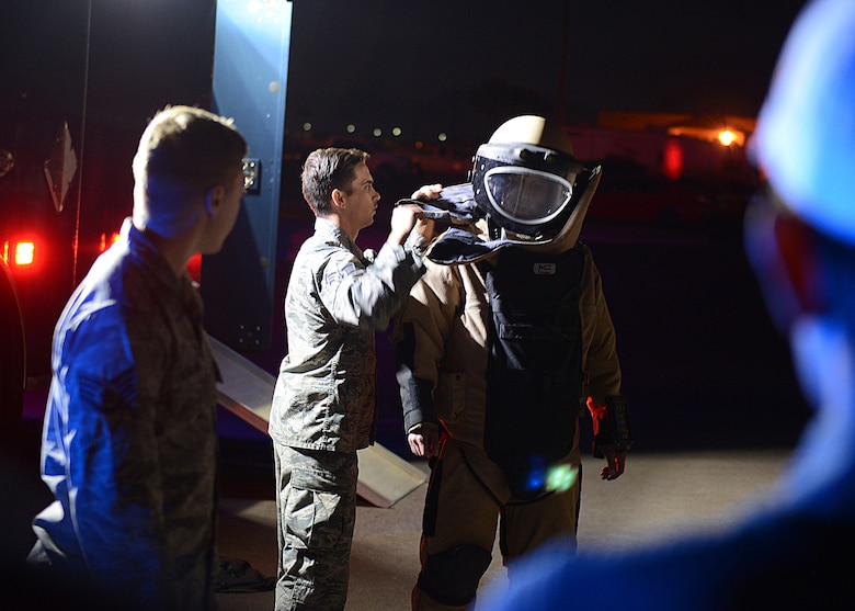 An All American Golf Tournament player finishes getting suited up by the 56th Civil Engineer Squadron explosive ordnance disposal technician during a tour at Luke Air Force Base, Ariz., Dec 27, 2017. The players were able to see how much weight the EOD personnel have to handle for their protection on their job. (U.S. Air Force photo by Senior Airman James Hensley)