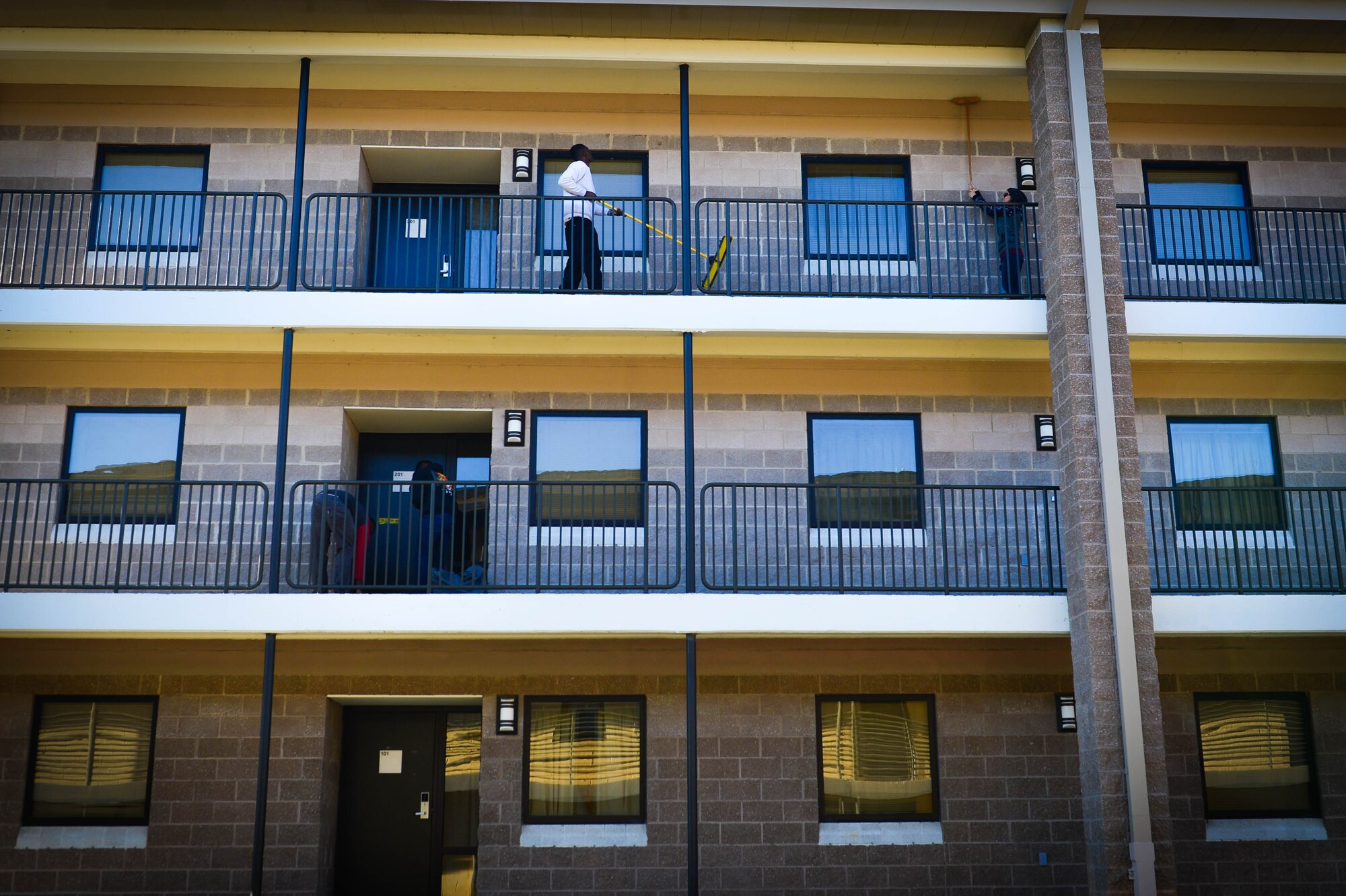U.S. Airmen assigned to the 20th Fighter Wing clean different levels of a dormitory building during a dorm clean-up at Shaw Air Force Base, S.C., Jan. 28, 2017. Airmen and their supervisors worked alongside base leadership to clean the dormitories as part of a quarterly cleaning cycle, intended to help improve living conditions. (U.S. Air Force photo by Airman 1st Class Christopher Maldonado)