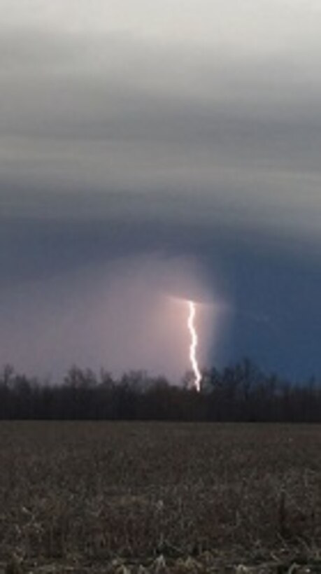 lightning strike near Green River Lock and Dam #2