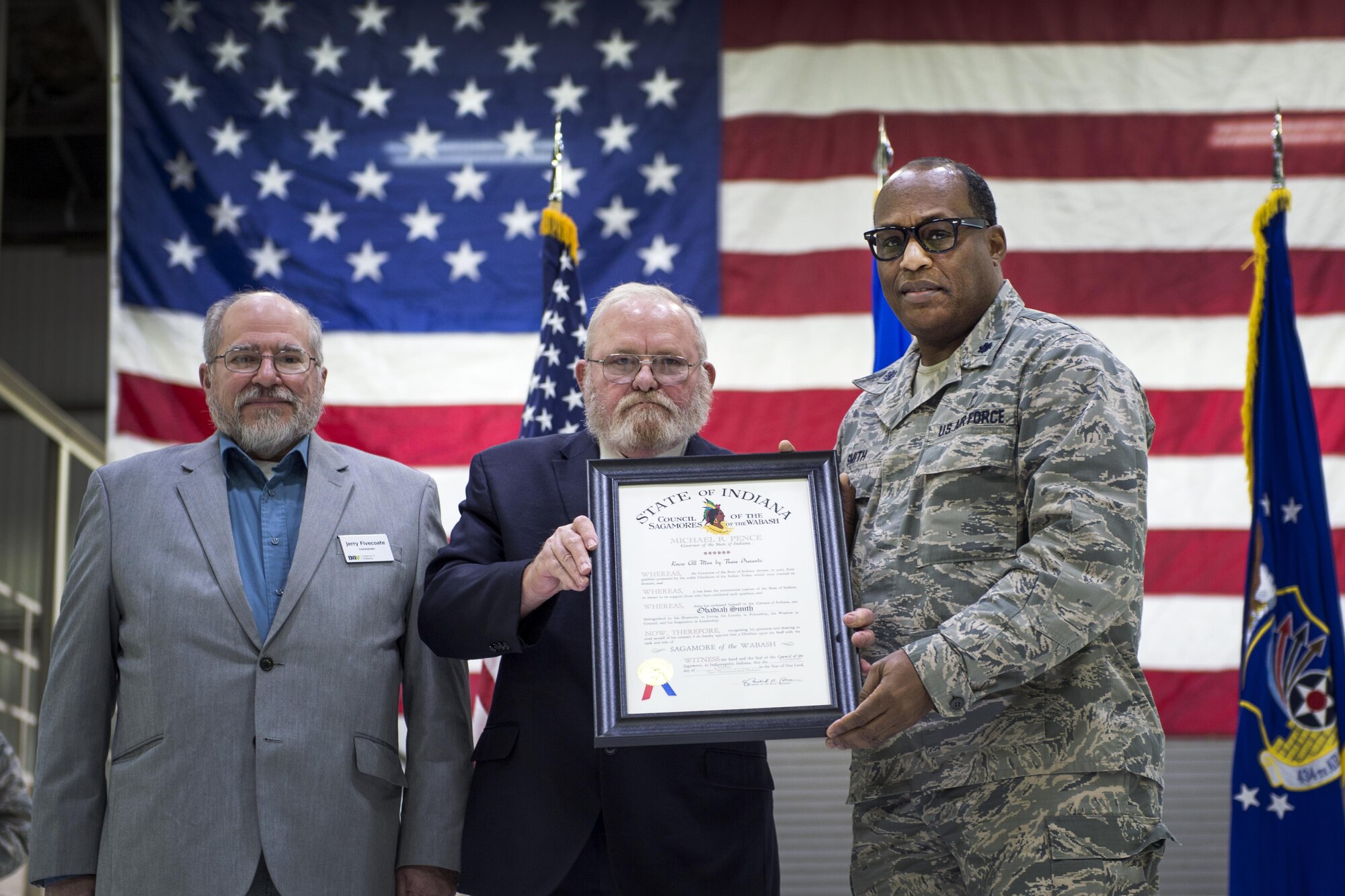 Richard Jewell, Indiana Veteran Affairs Commission chairman, presents Chaplain (Lt. Col.) Obadiah Smith, Jr., 434th Air Refueling Wing chaplain, The Sagamore of the Wabash Award, on behalf of former Indiana Gov. Mike Pence during a Commander’s Call at Grissom Air Reserve Base, Ind., Jan. 7, 2016. The award is a personal tribute given to those who have rendered a distinguished service to Indiana or the governor. (U.S. Air Force photo/Tech. Sgt. Benjamin Mota)