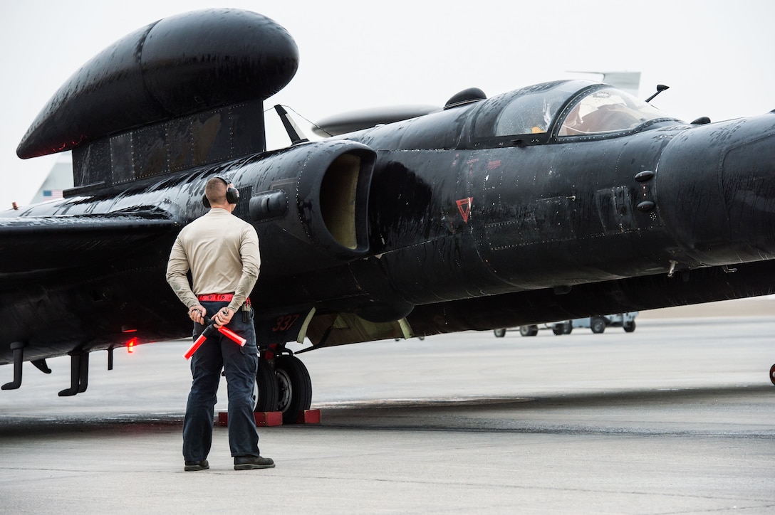 A 380 Expeditionary Aircraft Maintenance Squadron Airman prepares to assist a U-2 pilot in exiting the aircraft at an undisclosed location in Southwest Asia, Feb. 2, 2017. During this flight the airframe reached 30,000 flight hours. This is the second U-2 to reach this milestone out of the U-2 fleet. However, this achievement was the first while serving Air Force Central Command in an expeditionary environment. (U.S. Air Force photo/Senior Airman Tyler Woodward)